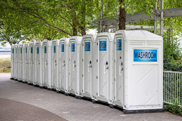 Porta potty rental for outdoor events in Maplewood, MO